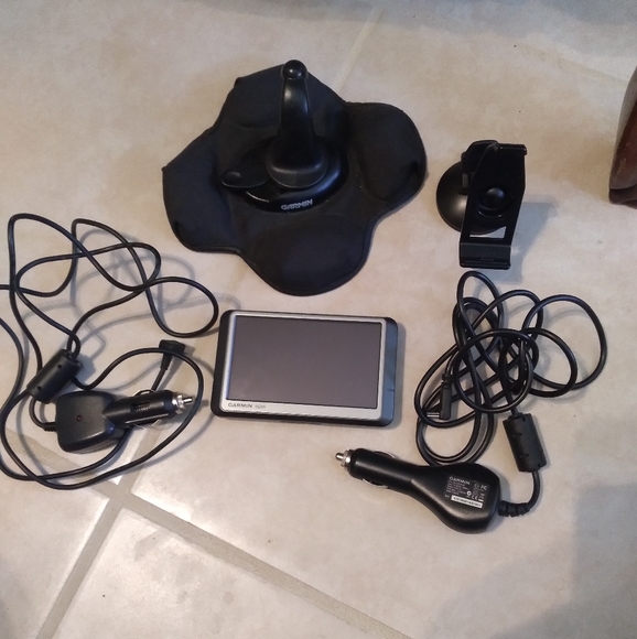 Garmin GPS in Box - Picture 2 of 4